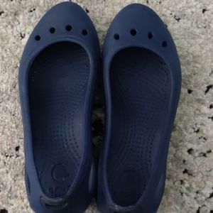 Girl's Crocs size 4